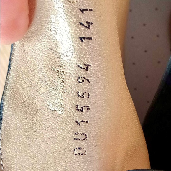 Salvatore Ferragamo black suede short lace up boot. Sz 9. Worn once. Like new - Picture 8 of 8